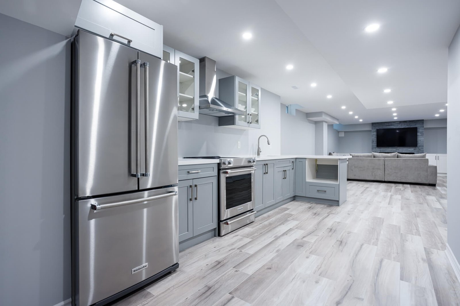 Finished basement suite with kitchen in Maple Ridge